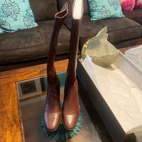 Brown boots Charles by Charles David Brand new. Never used - Picture 5 of 5